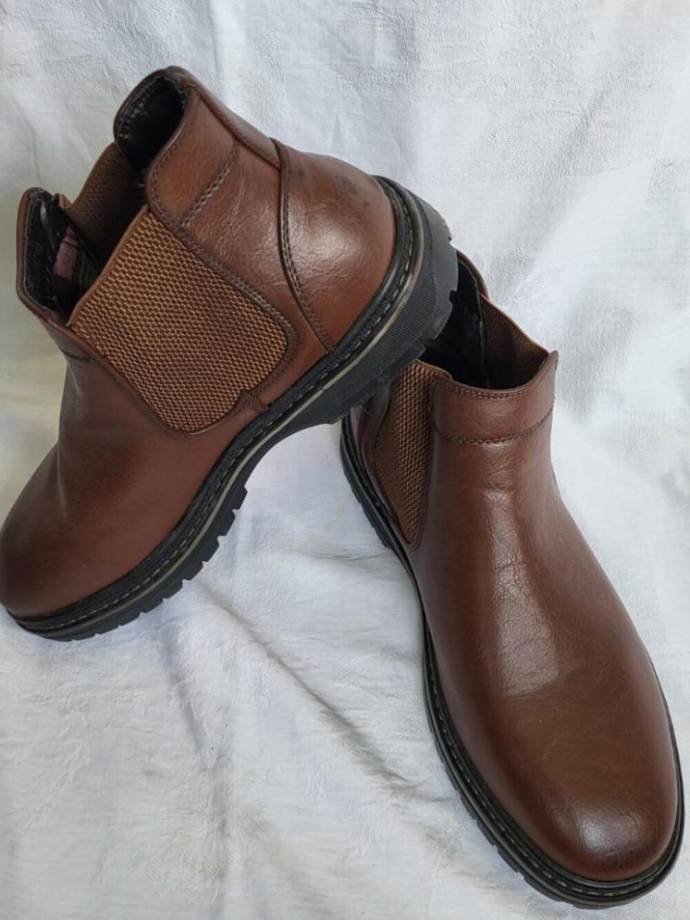 BRAVO! Men's Brown Chelsea Waterproof Boot, size 7.5